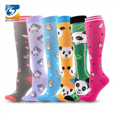 Kalzetti ikkuluriti għall-irkoppa għolja tan-nisa